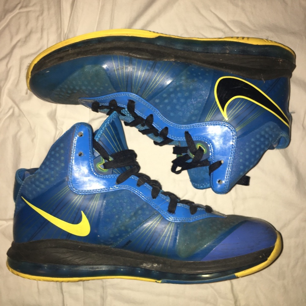 Lightly used Lebron James basketball shoes (828)